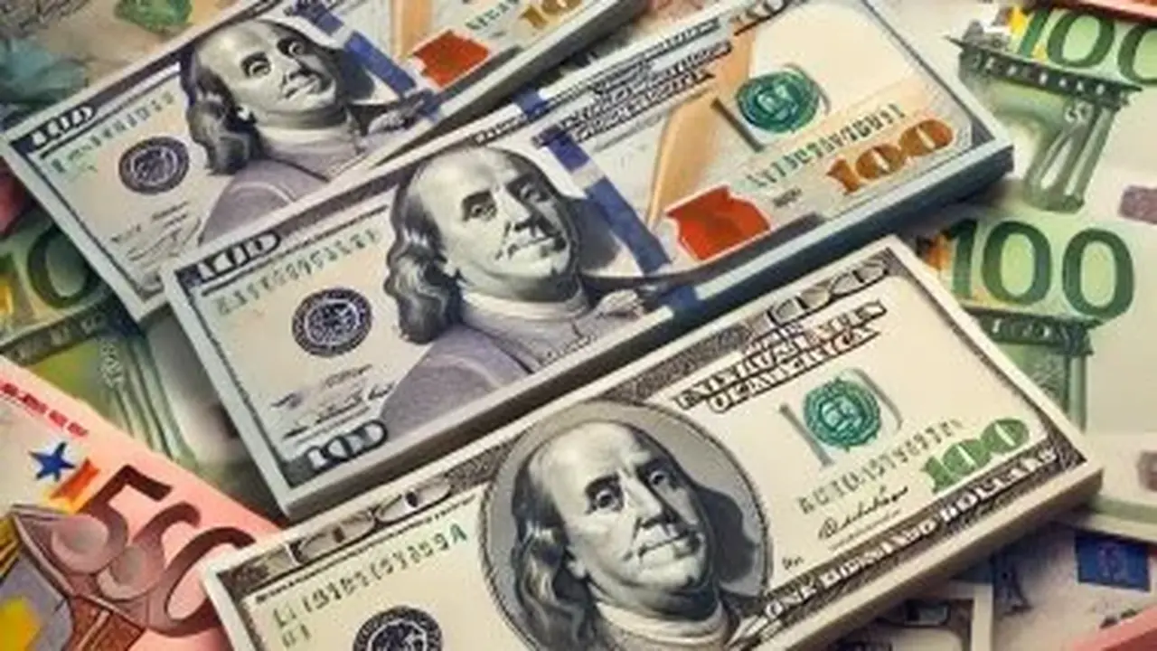 سعر شراء الدولار الأمريكي في البنك الأهلي المصري يسجل 51.96 جنيه يوم الأربعاء